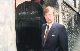  ??  ?? Conservati­ve David Tredinnick MP leaves home to attend the Commons in 1995