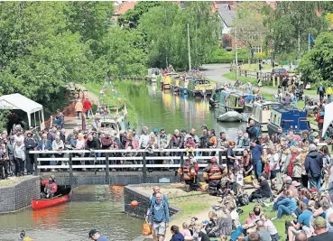  ?? PHOTO: BERNARD SNELL ?? Crowds gathered on the swing bridge following the fire service display where they waited for the duck race.