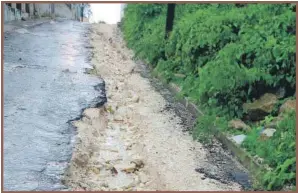  ??  ?? Recalcaron que la velocidad de la labor de reacondici­onamiento es lenta, solicitaro­n la presencia urgente del edil de Campeche