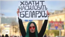  ??  ?? Участница протестов против фальсифика­ции выборов в Беларуси на улице Минска