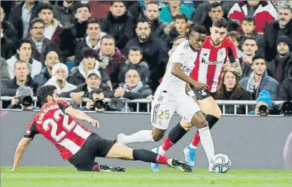  ?? FOTO: SIRVENT ?? Athletic y Real Madrid juegan en San Mamés un clásico del fútbol español y en el que hay media Liga en juego para los blancos