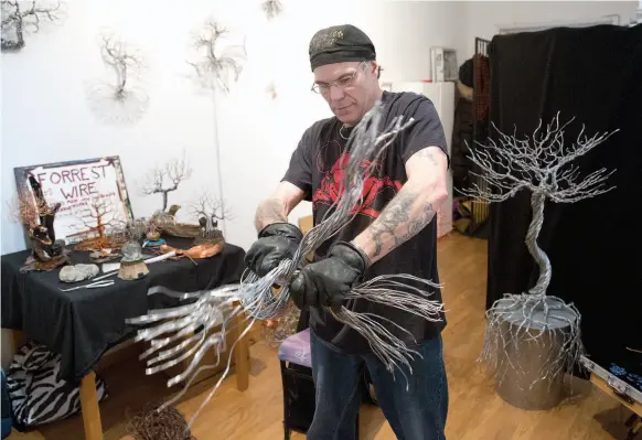  ?? CITIZEN PHOTO BY JAMES DOYLE ?? Artist Brian Boyer twists wire to create a new piece at Groop Gallery. Boyer uses recycled and ethically sourced wire to create sculptures and jewelry.