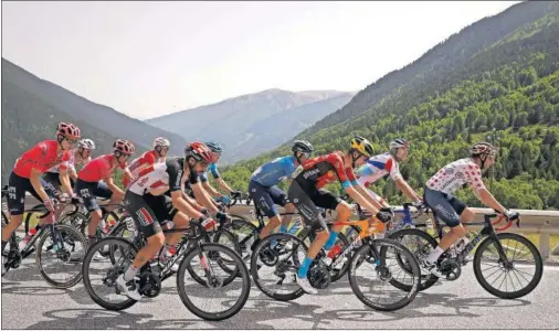  ??  ?? Ion Izagirre y Alejandro Valverde, que se metieron ayer en la fuga, tienen plaza fija para los Juegos de Tokio.