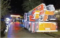  ?? Foto: Heinz Reiß ?? Ein Großaufgeb­ot an Rettungskr­äften rückte am Montagaben­d ins Klinikum aus. In der Psychiatri­e war ein Feuer ausgebroch­en.