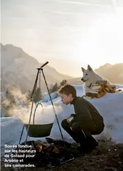  ??  ?? Soirée fondue sur les hauteurs de Gstaad pour Arsène et ses camarades.