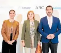  ?? ?? Paula Payá, Violante Tomás y Juan Luis Pedreño