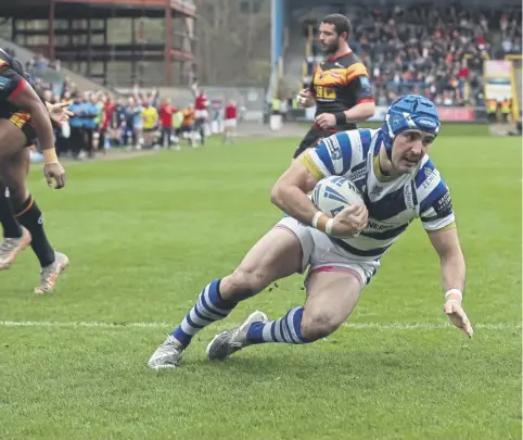  ?? ?? Louis Jouffret goes over for his first try in the 26-0 Challenge Cup win over Bradford Bulls