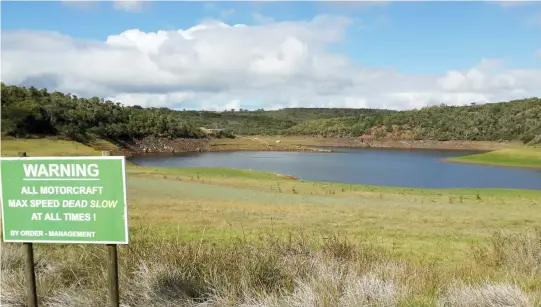  ?? Photo: Sue Maclennan ?? Settlers Dam, Grahamstow­n’s main western water supply, on 14 May.