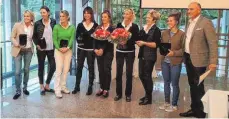  ?? FOTO: VEREIN ?? Die Clubmeiste­rinnen (von links): Cynthia Deuring, Renate Desch, Uschi Reichmann, Margaritha Holl, Clubmeiste­rin Karin Gsell, Sandy Schwab, Gabriele Kolb, Gina Korioth und Jürgen Gaschler.