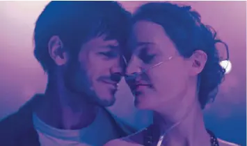  ?? Foto: Pandora Film ?? Vicky Krieps als Helene und Gaspard Ulliel als Mathieu in einer Szene des Films „Mehr denn je“.