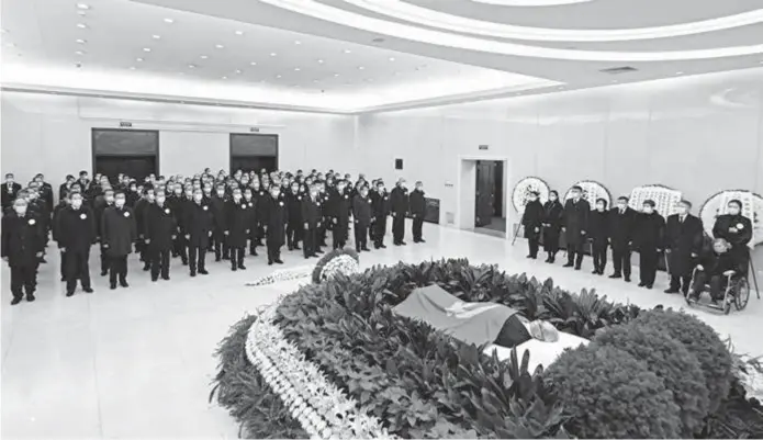  ?? ?? Xi Jinping and other senior officials bid farewell to former leader Jiang Zemin at the Chinese PLA General Hospital in Beijing yesterday. — Xinhua