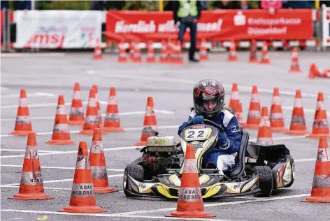  ??  ?? Die Aachenerin Laura Finders war mit dem Kart extrem schnell unterwegs – sie wurde 16. in der Klasse drei.