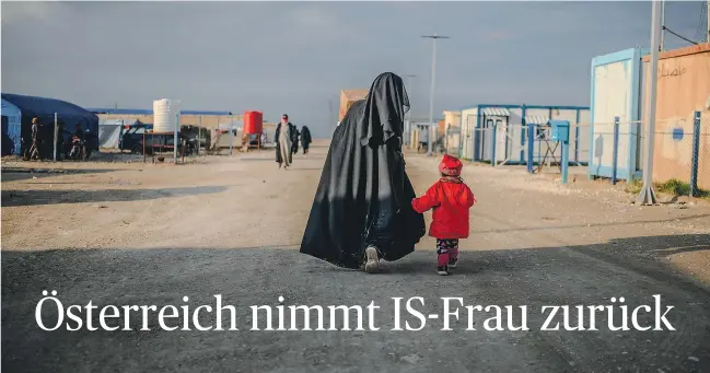  ?? [ AFP ] ?? Derzeit halten die Kurden in Nordsyrien (im Bild ein Flüchtling­scamp in al-Hasakeh) eine Wienerin fest, die 2015 ihrem afghanisch­en Mann zum IS gefolgt ist. Sie hat einen fast zweijährig­en Sohn und will zurück nach Österreich. Das Außenamt arbeitet an ihrer Rückholung.