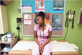  ?? ALBERT CESARE/USA TODAY NETWORK ?? Cahleana Wright, 14, has been going to the clinic at South Avondale School in Cincinnati since she was in elementary school.