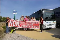  ?? (Photo doc Hélène Dos Santos) ?? Les usagers (ici à Nans) s’étaient organisés en collectifs pour exiger le retour des arrêts de bus dans leur village.