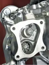  ??  ?? On the intake side, a mechanical wastegate opens to control boost pressure, should it become too high.