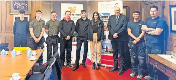  ?? ?? Future talent
Paisley MSP George Adam was delighted to hear from apprentice­s about thier experience­s on the build