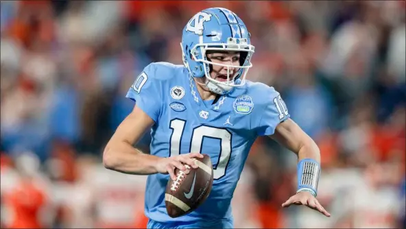  ?? JACOB KUPFERMAN — THE ASSOCIATED PRESS ?? North Carolina quarterbac­k Drake Maye runs with the ball against Clemson during the Atlantic Coast Conference championsh­ip NCAA football game on Saturday, Dec. 3, 2022in Charlotte, N.C.