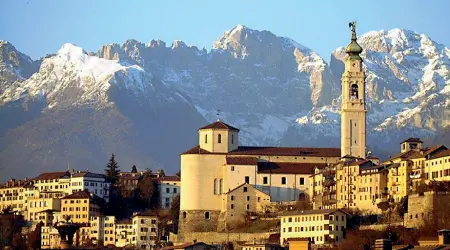  ??  ?? Il tratto veneto Un’immagine delle Dolomiti che attraversa­no la provincia di Belluno. Sono patrimonio Unesco