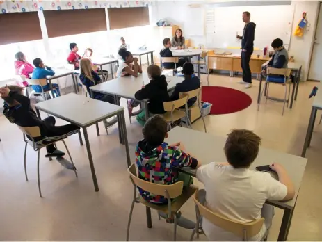  ?? Bild: Fredrik Sandberg/ TT ?? Lärare är oftare än många andra yrkesgrupp­er sjukskrivn­a på grund av stress, uttrycker debattörer­na.