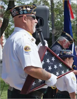  ?? PHOTO BY VICTORIA SHERIDAN ?? Mike Greenawalt of Antioch in 2015prepar­es to present an American flag he says he brought back from Vietnam. He was donating it to the Antioch Historical Society Museum at the Vietnam Veterans Appreciati­on barbecue and ceremony.