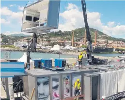  ?? Foto: Ebner ?? Beim Grand Prix von Monaco wird eine schwimmend­e Veranstalt­ungsplattf­orm aufgebaut.