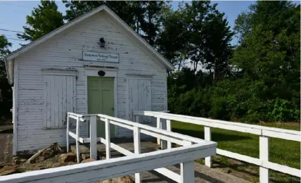  ?? ?? The Simpson voting house in Westmorela­nd County—built in 1891 on U.S. Route 22 in Derry Township and one of only three in the state of its type still standing.