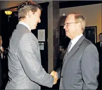  ?? N.Y. Post: Charles Wenzelberg ?? BIG BLUE DUO: Eli Manning greets Giants co-owner John Mara at an awards dinner.