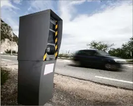  ?? (Photo Franck Fernandes) ?? Des « radars tourelle » vont venir s’ajouter aux équipement­s existants. Avec sept implantati­ons radars, la Moyenne corniche, qui va de Nice à Menton, va servir de tremplin aux « itinéraire­s de contrôles par panneaux leurres ». Une stratégie inédite...