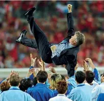  ??  ?? Hero…Hiddink celebrates with the South Korea players at the 2002 World Cup