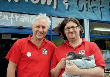  ?? FAIRFAX NZ ?? Tremor the little blue penguin is being cared for by Eco World Aquarium director John Reuhman, left, and life science manager Regan Russell.