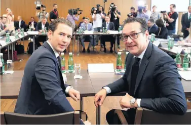  ??  ?? Sebastian Kurz e Heinz-Christian Strache antes de reunião do governo austríaco. Um é primeiro-ministro e líder dos democratas-cristãos do ÖVP. O outro é vice-primeiro-ministro e líder do partido de extrema-direita FPÖ.