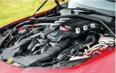  ??  ?? Ci-dessus : le V6 biturbo cache quelques brins D’ADN de Ferrari. Il réagit instantané­ment et déverse un flot ininterrom­pu de puissance jusqu’à la zone rouge. La direction se montre très vive et suffisamme­nt informativ­e pour donner confiance.