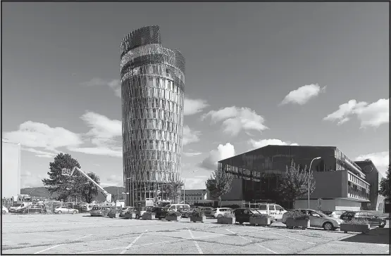  ?? [ Foto: Paul Ott] ?? Konischer Turm mit Schwung ins Unendliche: Science Tower in Graz von Markus Pernthaler.