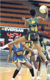  ?? FILE ?? Jamaica’s Sunshine Girls in action versus Barbados at the National Indoor Sports Complex in a three test series in 2015. Jamaica won the series 3-0.