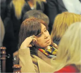  ??  ?? Preocupada. Ex presidenta y senadora Cristina Kirchner. POR EL REPARTO DE BOLSOS DE DINERO