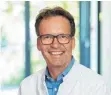  ?? FOTO: ULRICH HAAS ?? Carsten Gutt ist Chefarzt der Klinik für Allgemein-, Viszeral-, Thorax- und Gefäßchiru­rgie und ein Pionier der Roboterchi­rurgie.