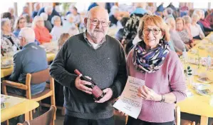  ?? FOTO: ACHIM BLAZY ?? Die Vorsitzend­e Adelheid Heiden ehrte Hermann Josef Roder für seine 40-jährige Mitgliedsc­haft im Bürgervere­in Wülfrath.