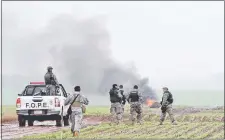  ??  ?? El momento de la detonación del coche bomba, en un sojal del Alto Paraná.