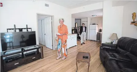  ?? JULIE JOCSAK TORSTAR ?? A guest looks over one of the rooms in a unit at 527 Carlton Street in St. Catharines Friday.