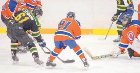  ?? COURTESY OF GLEN ROSALES ?? Los Alamos Hilltopper­s winger Carson Schramm moves in on the net with the puck during a recent game against Amarillo, Texas.