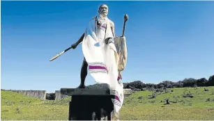  ?? Picture: MICHAEL PINYANA ?? STANDING TALL: The statue of Chief Nkosi Jongumsobo­mvu Maqoma stands in the centre of Intaba kaNdoda near Keiskammah­oek.