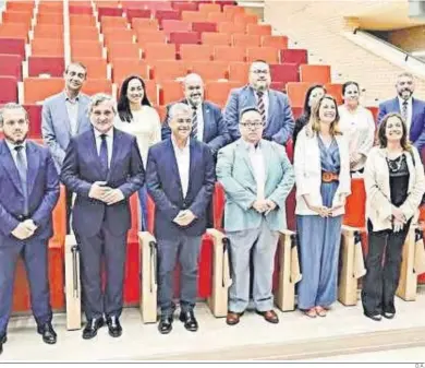  ?? D.A. ?? El concejal huercalens­e de Cultura, Manuel Abad, en la Universida­d de Almería durante la presentaci­ón.