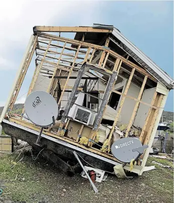  ?? Foto: AP ?? To býval dům Trosky obydlí na portorické­m ostrově Culebra, kudy se prohnal hurikán Irma. Milion lidí zůstal bez elektřiny. Živel se blíží k pobřeží Floridy, kam by měl dorazit dnes nebo zítra ráno.