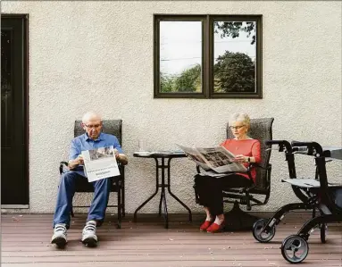  ?? Annabelle Marcovici / For The Washington Post ?? Acey Hofflander and her husband Tom read the daily newspaper on the back porch of their Richfield home on Sept. 14 in Minneapoli­s.