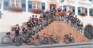  ?? FOTO: PM ?? 22 Rennradfah­rer waren zusammen im Schwarzwal­d unterwegs.