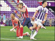  ?? AFP ?? Atletico Madrid's Luis Suarez (C) celebrates after scoring the winner against Valladolid on Sunday.