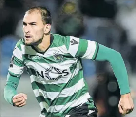  ?? FOTO: EFE ?? Bas Dost se cruzará con Messi, con quien luchó por ser el máximo goleador de Europa