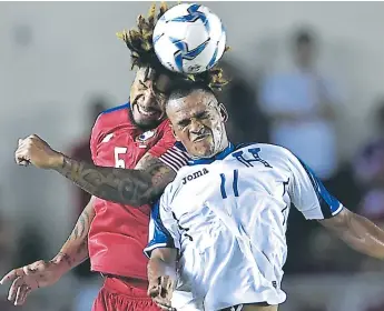  ??  ?? DUELO. El último encuentro entre Panamá y Honduras fue en tierras canaleras y terminó 2-2 por las eliminator­ias rumbo al Mundial de Rusia 2018.