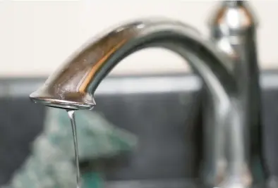  ?? STEVE HELBER/AP ?? Water trickles from a faucet Thursday in Jackson, Miss. The state’s capital city is in crisis after the water system collapsed.